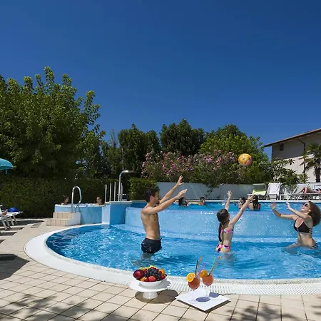 Albicocco Hotel 2*